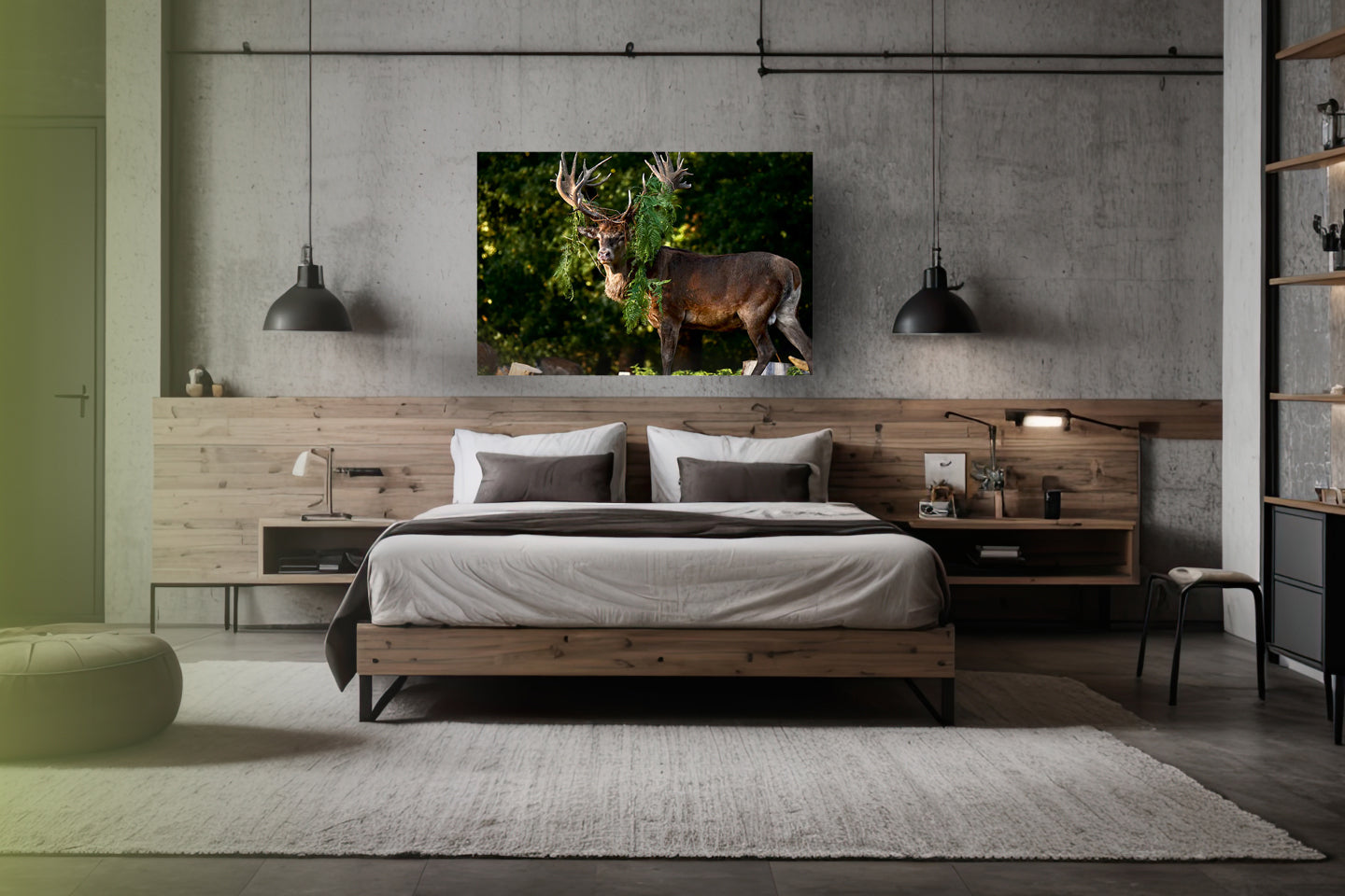 Ein gemütliches Schlafzimmer mit einem an der Wand hängenden Art Print der Heimatlinse mit Motiv eines Hirsches.
