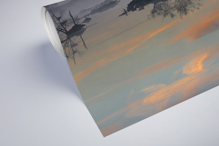 Darstellung eines Art Prints der Heimatlinse als halb aufgerolltes semi-mattes Poster mit Motiv eines ruhigen Abends im Zwillbrocker Venn.